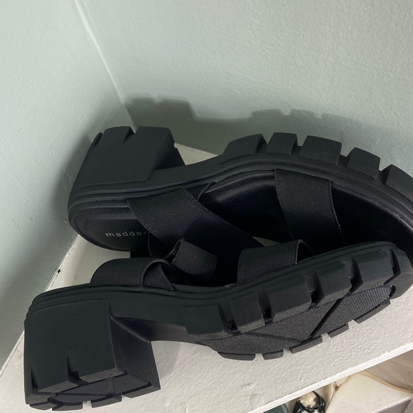 Steve Madden Harly Black Chunky Heel Sandals Elastic Strappy 9 M Lug Sole - Picture 10 of 11